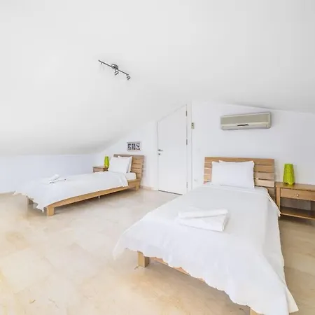 Neria, Kalamar Koyu'nda Luex Villa