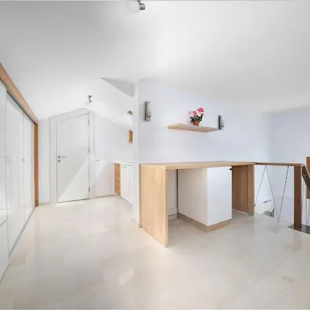 Villa Neria, Kalamar Koyu'nda Luex