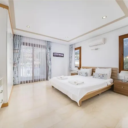 Villa Neria, Kalamar Koyu'nda Luex *